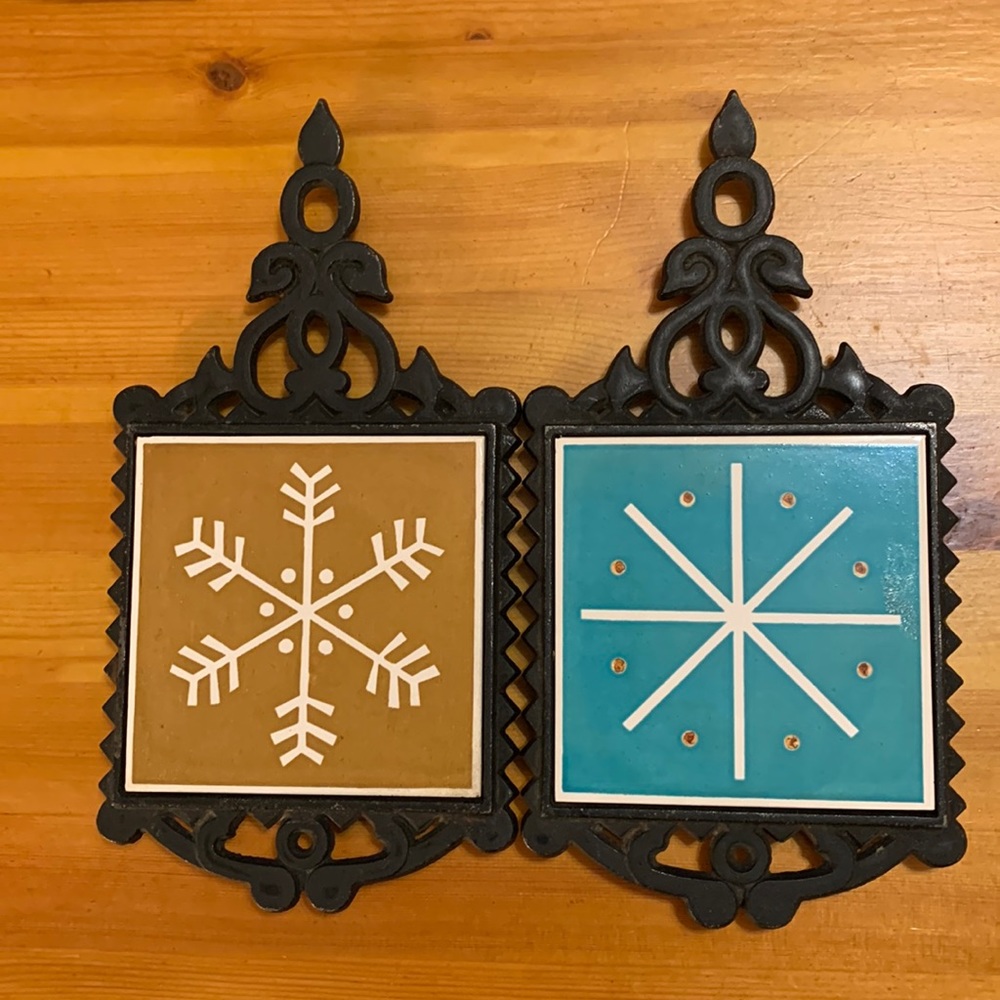 Vintage snowflake trivets, cast iron and ceramic, GOC